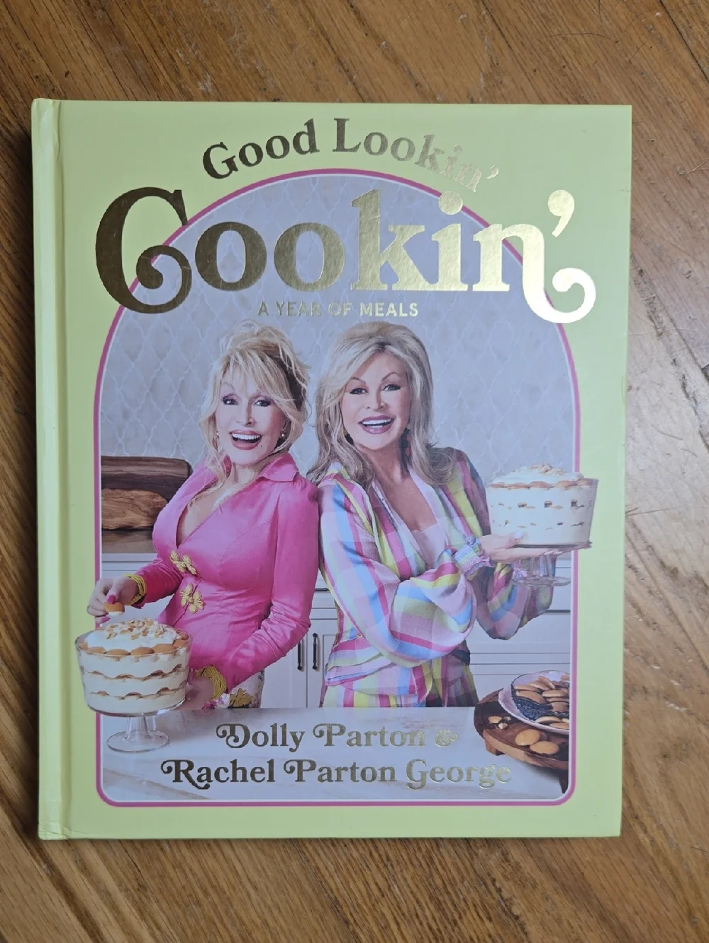 Good Lookin' Cookin' Dolly Parton cookbook